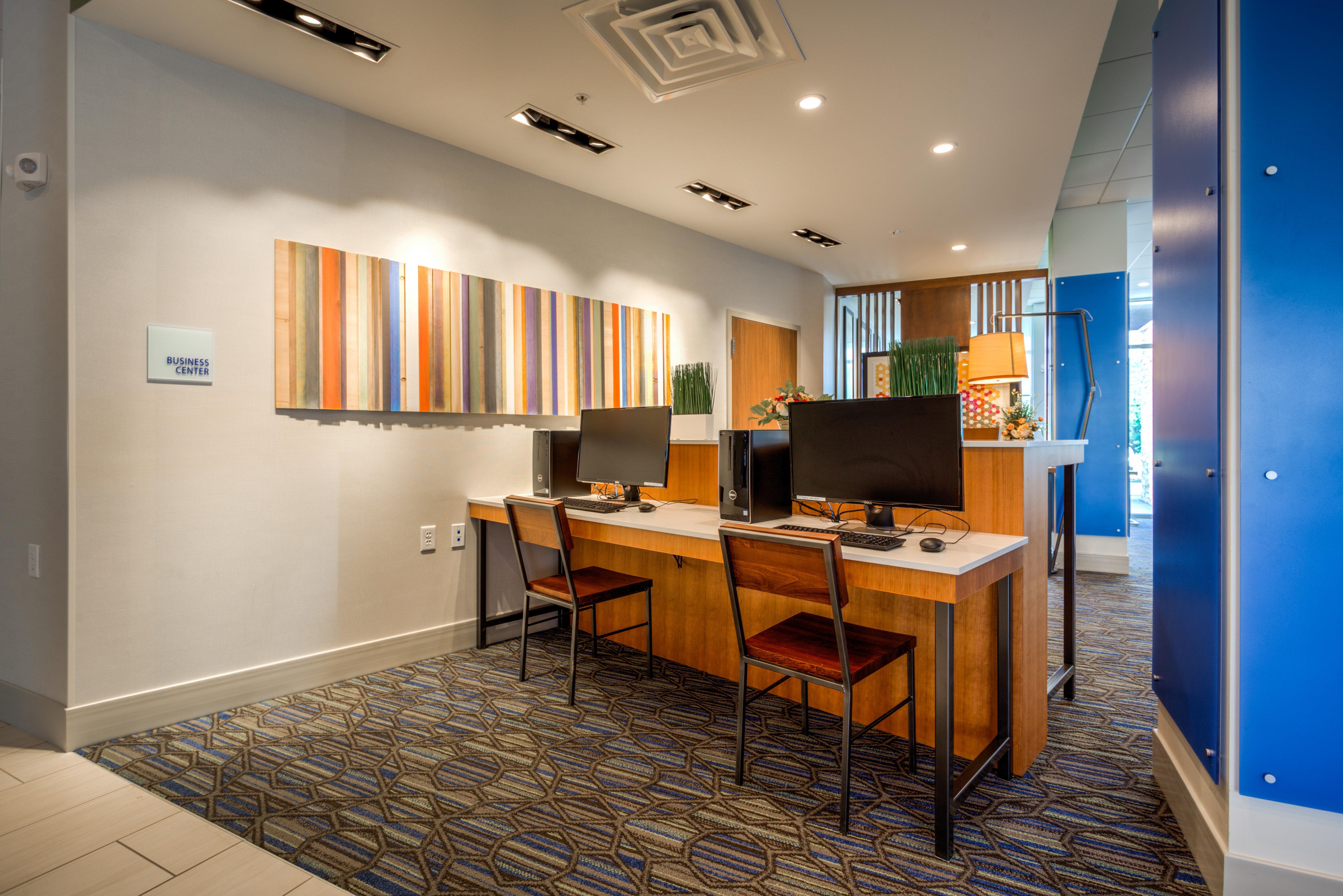 Holiday Inn Express & Suites Reedsville - State Coll Area, An Ihg Hotel Екстер'єр фото