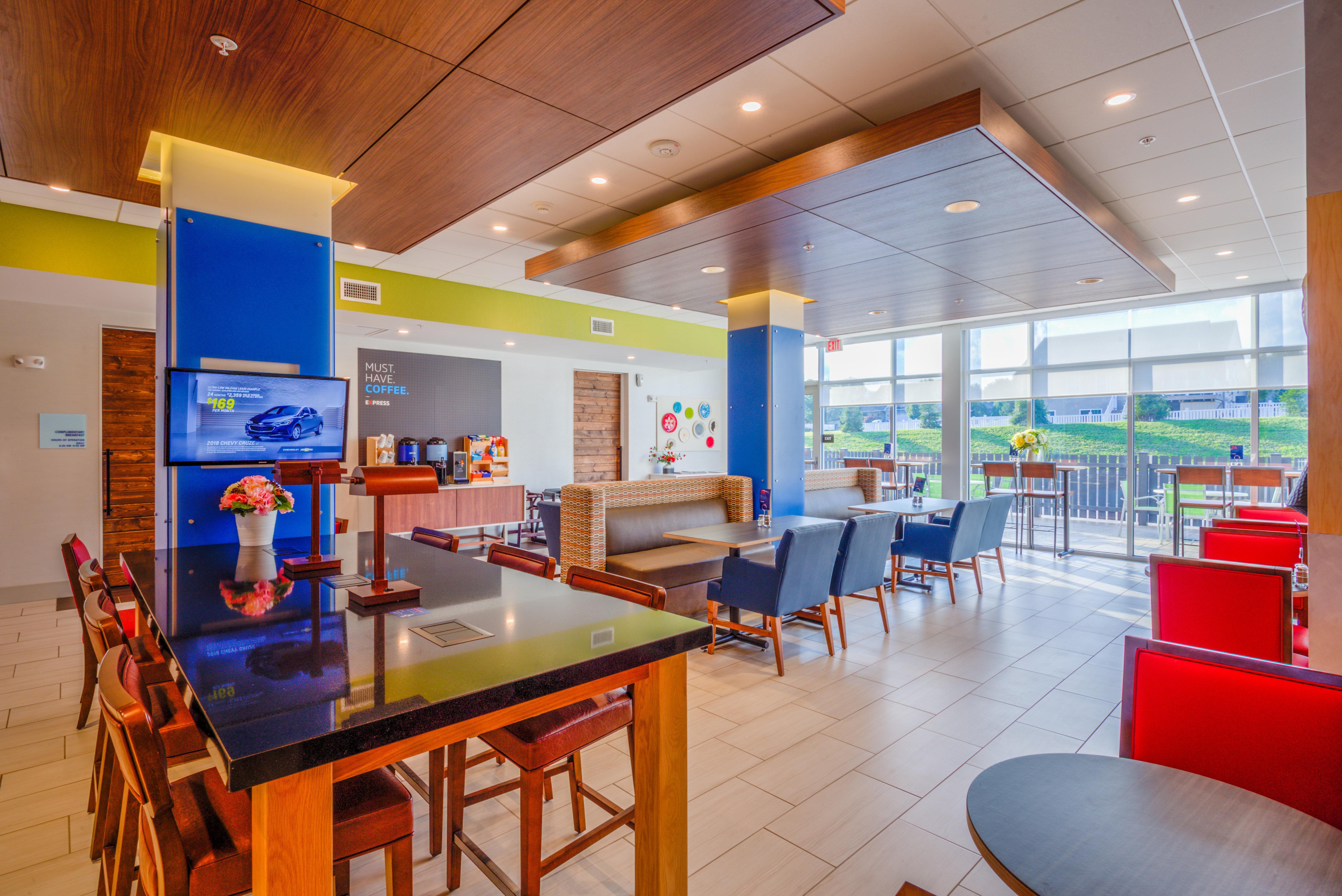 Holiday Inn Express & Suites Reedsville - State Coll Area, An Ihg Hotel Екстер'єр фото