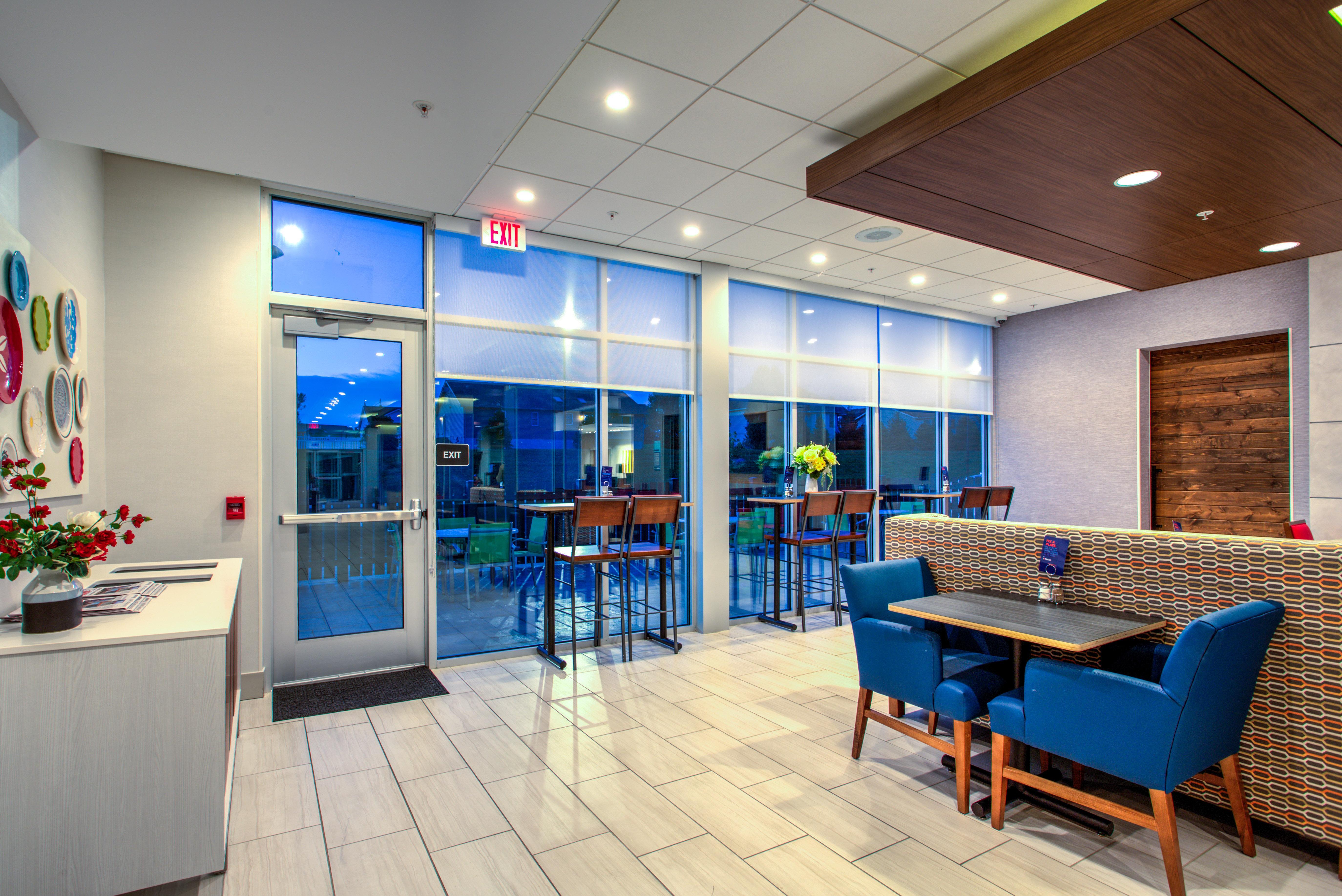 Holiday Inn Express & Suites Reedsville - State Coll Area, An Ihg Hotel Екстер'єр фото