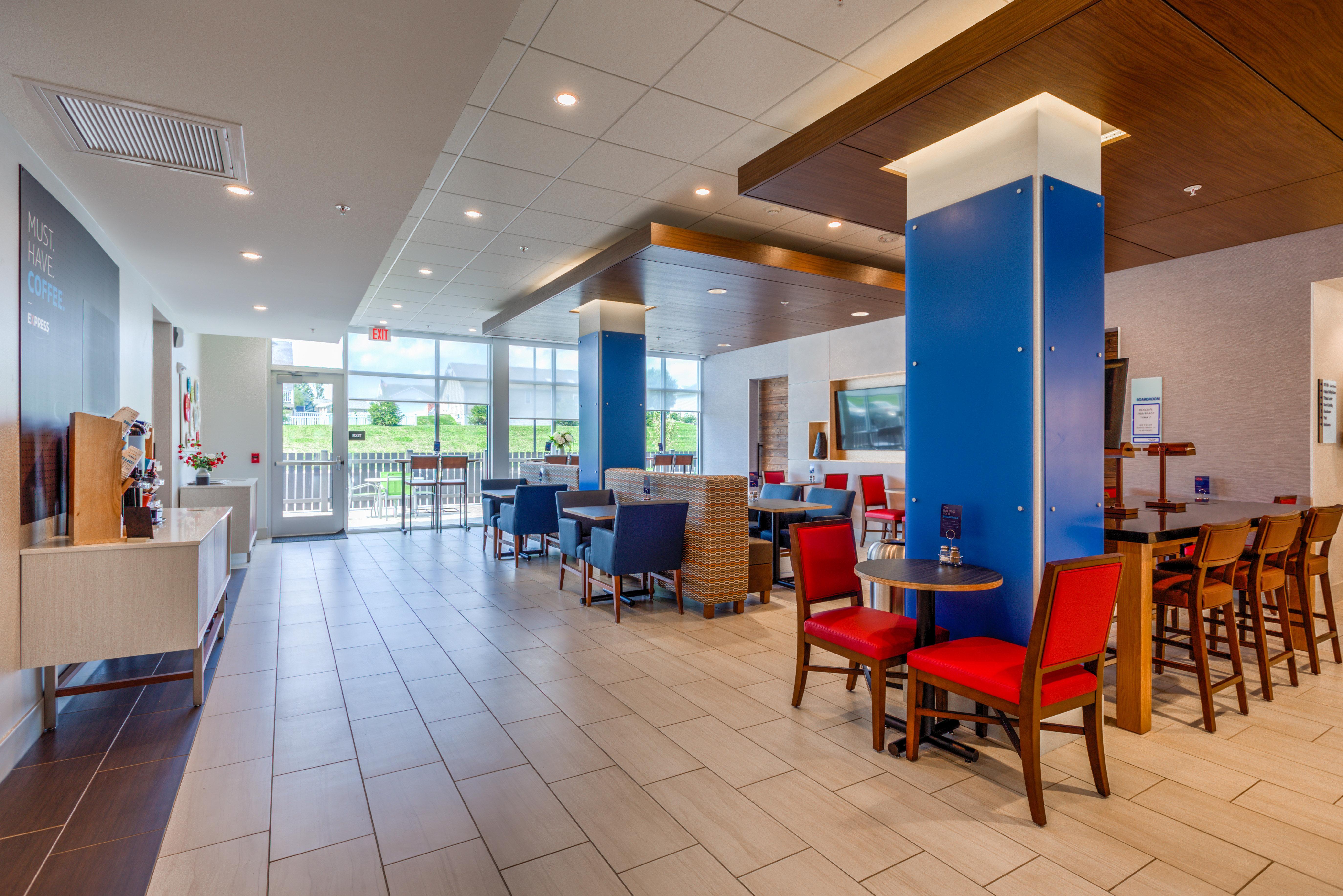 Holiday Inn Express & Suites Reedsville - State Coll Area, An Ihg Hotel Екстер'єр фото