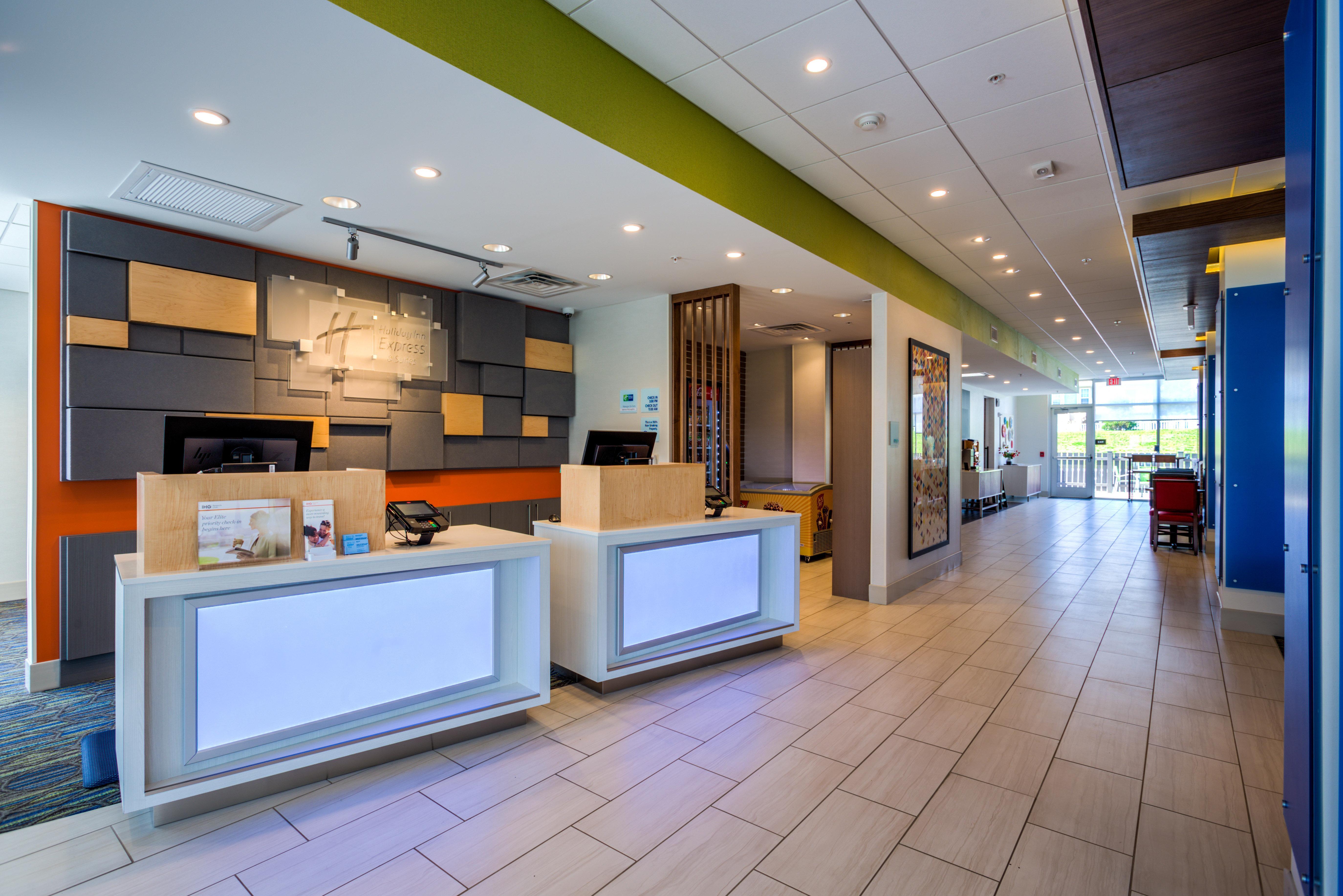 Holiday Inn Express & Suites Reedsville - State Coll Area, An Ihg Hotel Екстер'єр фото